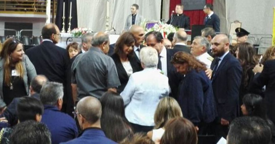 Laura Boldrini commossa durante l'incontro con i familiari delle vittime