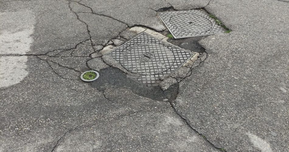 Buche strada dissestata Bari (7)