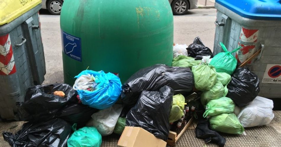 Bustoni immondizia non differenziata