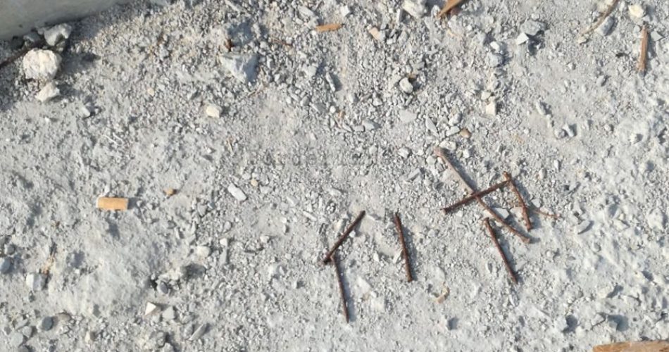 Chiodi sul lungomare