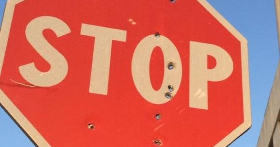 Colpi Di Pistola Contro Cartello X