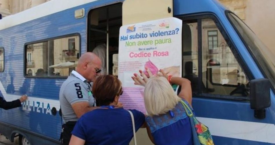Il Camper della Polizia di Stato per la campagna contro la violenza di genere