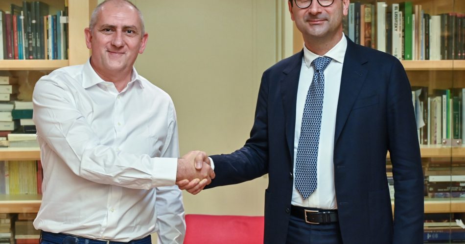 Da sx Luca Isetta Chief Operating Officer NTT DATA con Francesco Cupertino Rettore Poliba