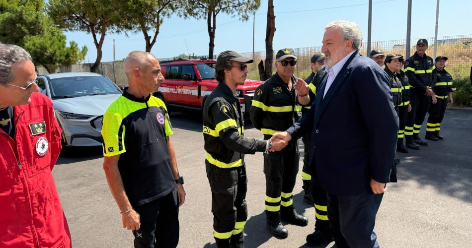 Emiliano in visita alla Direzione Regionale Vigili Del Fuoco (7)