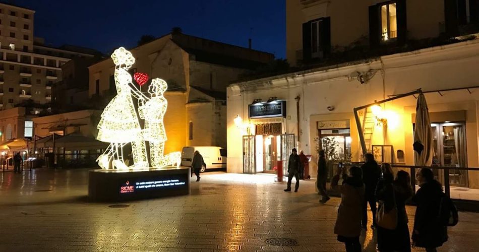 Romeo e Giulietta in piazza del Ferrarese