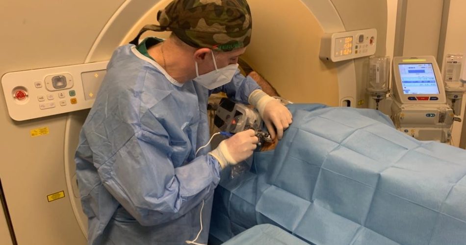 FOTO 4 INTERVENTO RADIOLOGIA ROBOT ASSISTITO