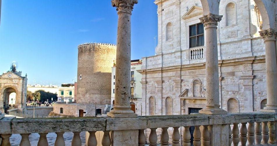 Festival Di Poesia “le Corti Dei Miracoli” Piazza Cavour Balconata