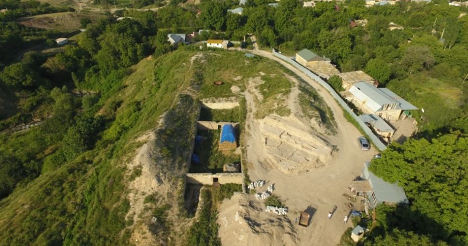 Fig. 2 Il sito di Qaraçinar Azerbaigian in fase di scavo Foto Boyuk Kesik MEAE