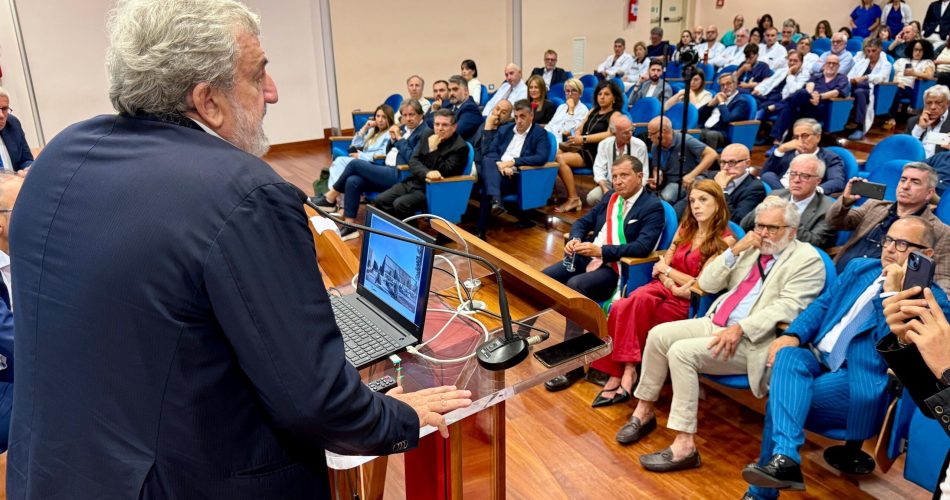 Firma accordo Regione-LUM al Miulli (5)