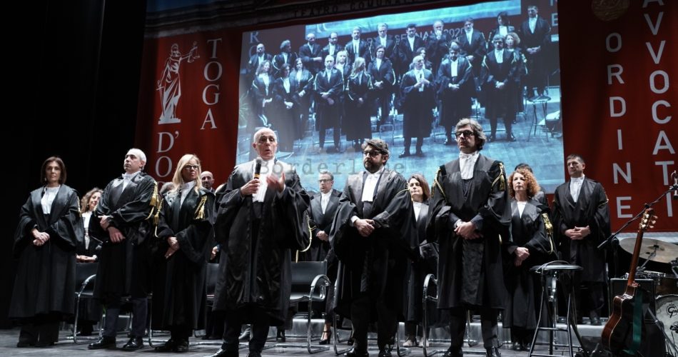 Foto Toghe D'oro_Stefanì e i componenti Consiglio dell'Ordine (1)