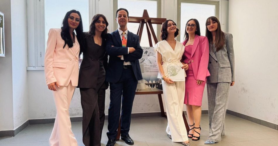 Foto giorno della Tesi con il relatore prof. Matteo Ieva