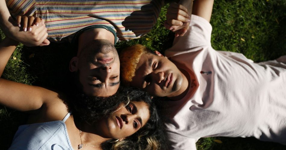 «Futur drei-No hard feelings» (2020) di Faraz Shariat - Frame