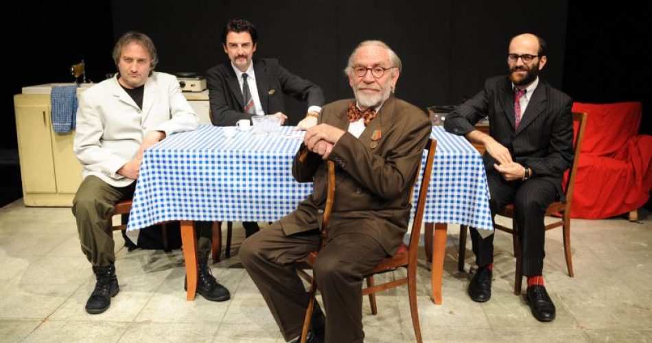 Regia di Enrico Ianniello; nella foto Tony Laudadio, Enrico Ianniello, Renato Carpentieri, Giovanni Ludeno