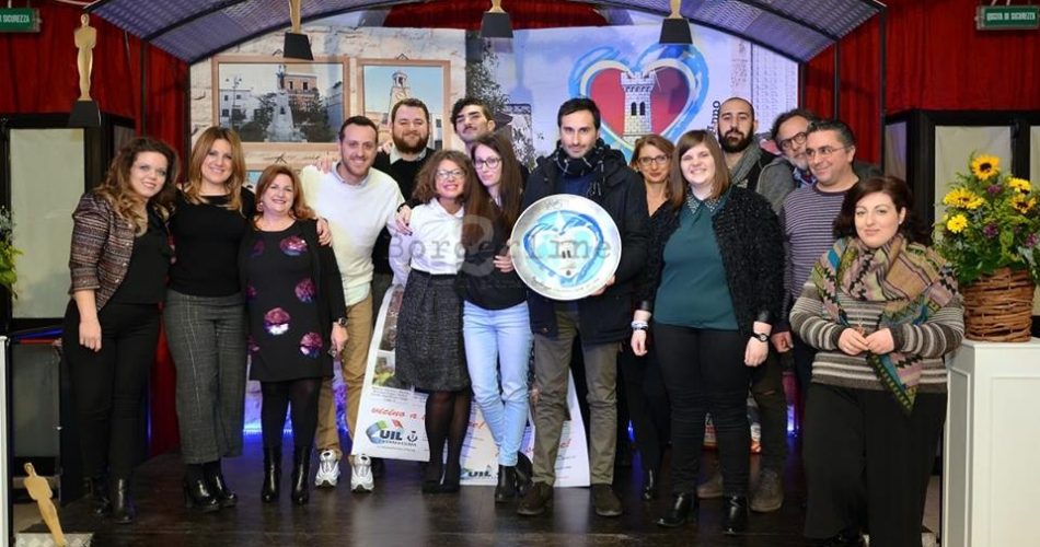 I vincitori al momento del ritiro del premio assegnato dalla commissione nella foto di Francesco Cristantielli