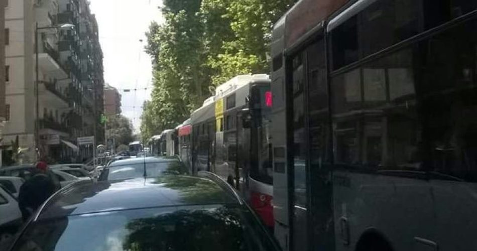 bus avaria viale della repubblica
