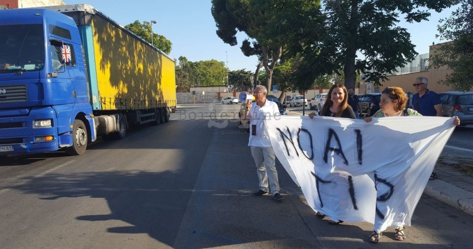 protesta tir via di maratona