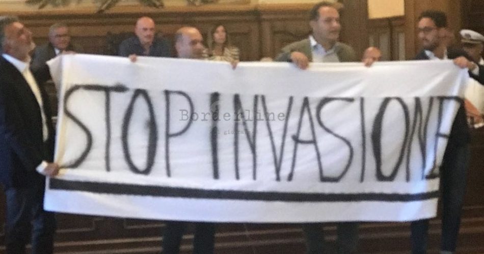 protesta opposizone migranti