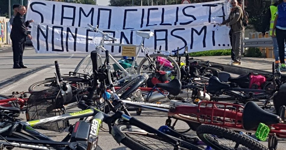 ciclisti fantasmi