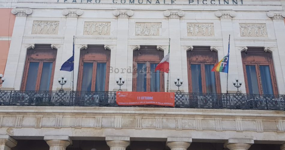 striscione bambine terees des hommes