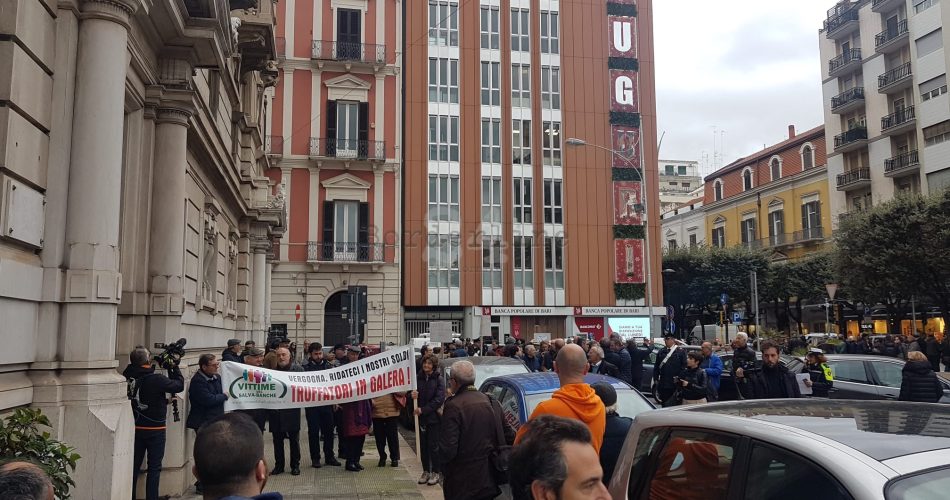 protesta banca popolare bari
