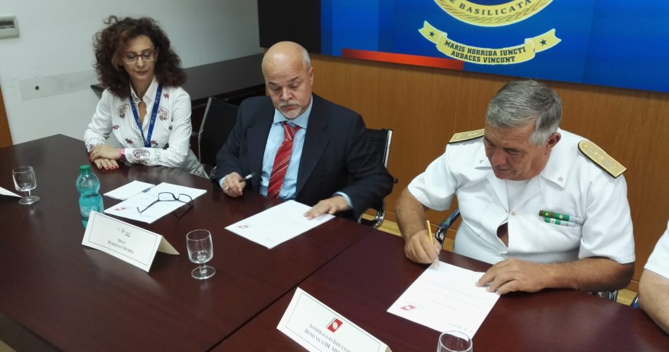 La firma del protocollo d'intesa alla Capitaneria di porto di Bari
