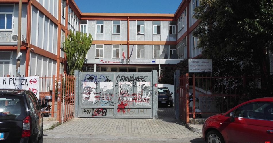 L'ingresso dell'istituto Romanazzi