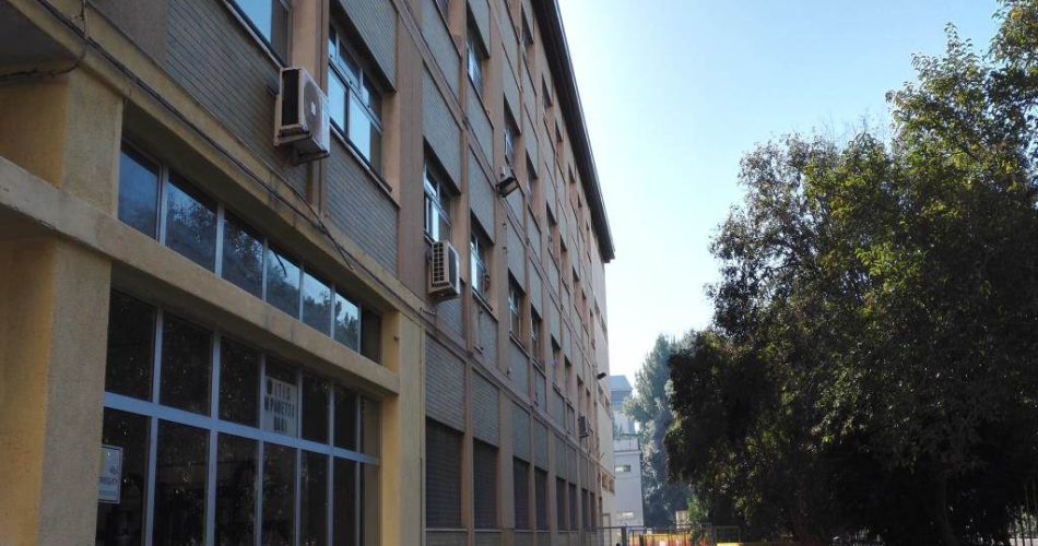 L'edificio occupato dagli alunni del Perotti