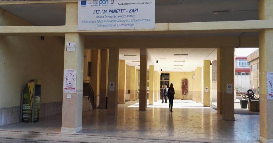 L'ingresso dell'istituto professionale Panetti