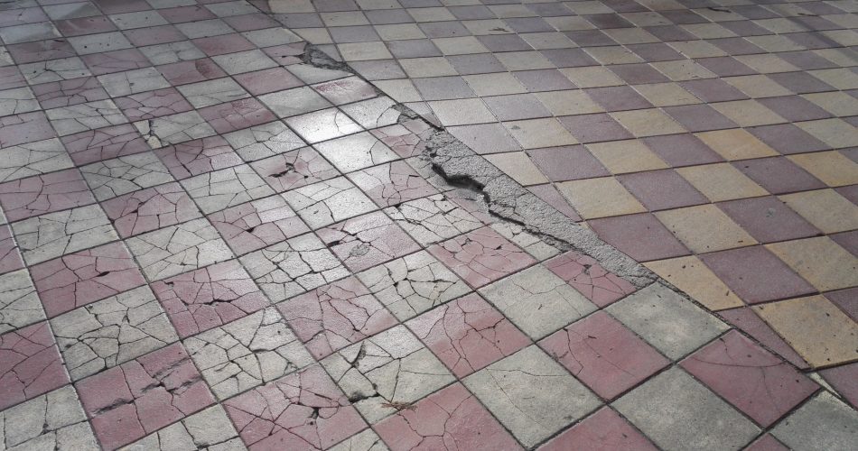 Il pavimento distrutto