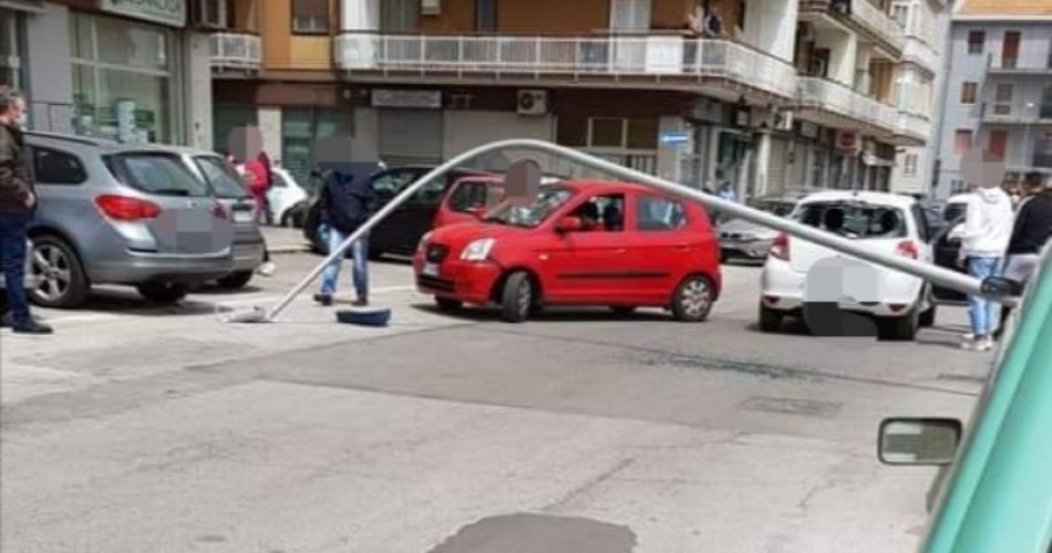 palo luce crollato san paolo
