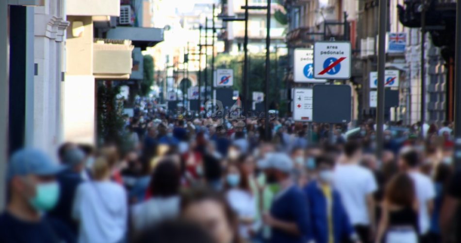 assembramenti via sparano