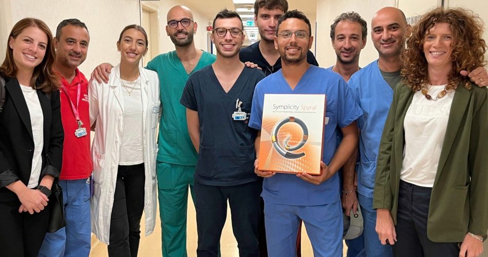 Iacovelli con equipe cardiologia universitaria (1)