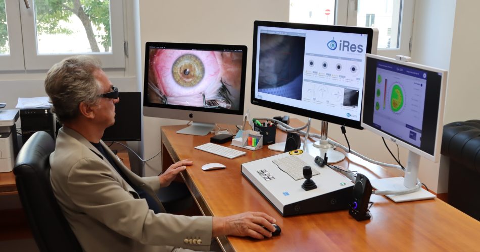 Il prof Alessio al controllo remoto dell'intervento