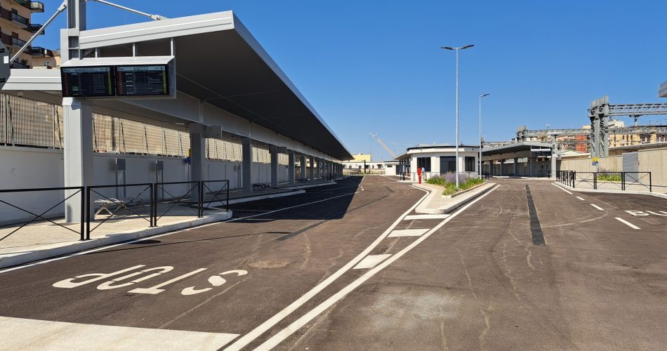 Interno terminal bus