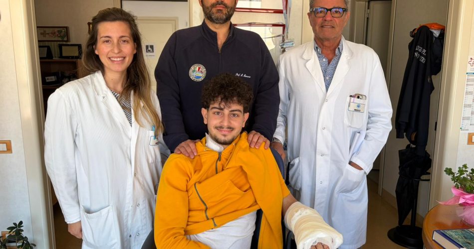 Intervento mano - Foto medici e paziente