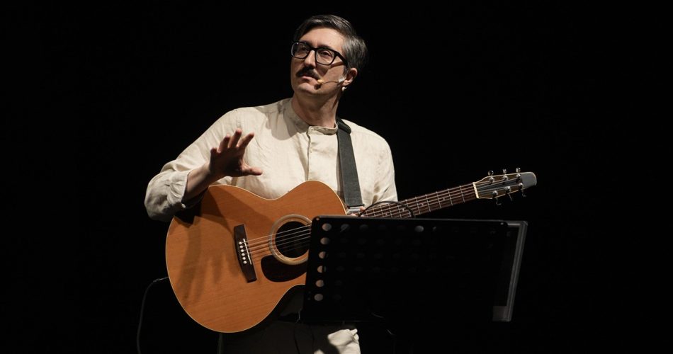 LQ_La cantautrice fantasma__1_ph.Luca del Pia