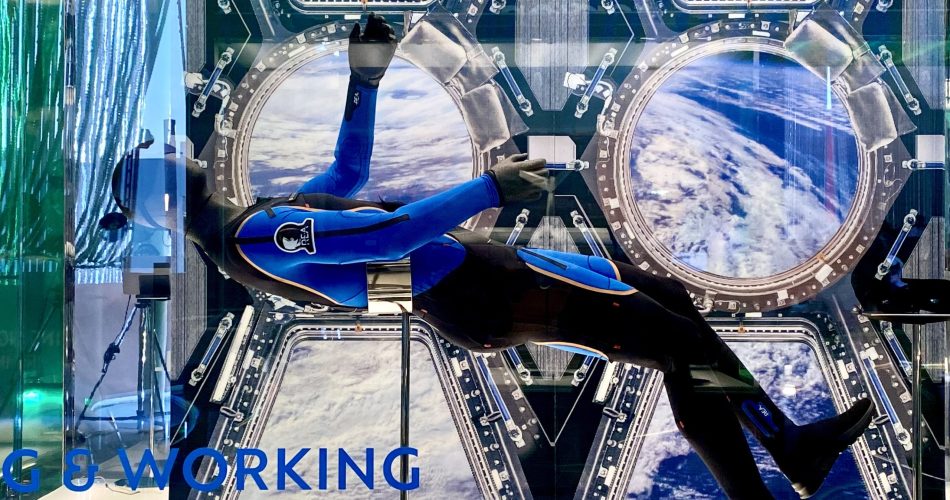 La tuta spaziale all'Expo di Dubai realizzata dalla start-up pugliese di Fasano, REA