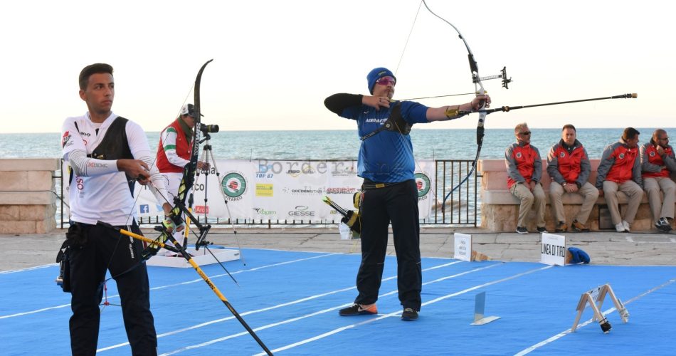 L'azzurrino Federico Musolesi (sin.) supera in finale l'olimpionico Michele Frangilli