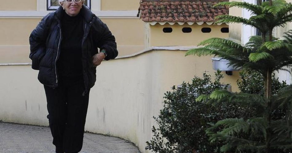 La regista Lina Wertmuller entra nel Centro Antea Rete Cure Palliative all'interno del Complesso S. Maria della Pieta', dove e' morta l'attrice milanese Mariangela Melato, Roma, 11 gennaio 2013.