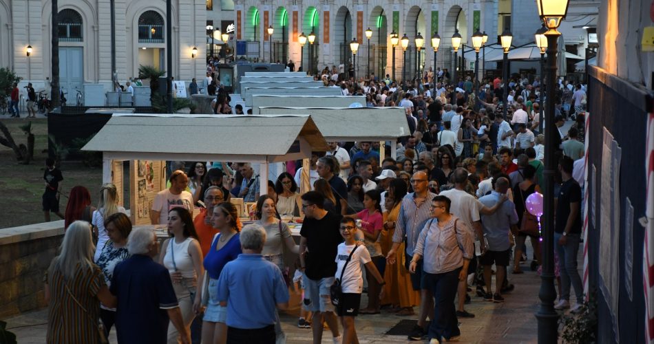 foto lungomare di libri