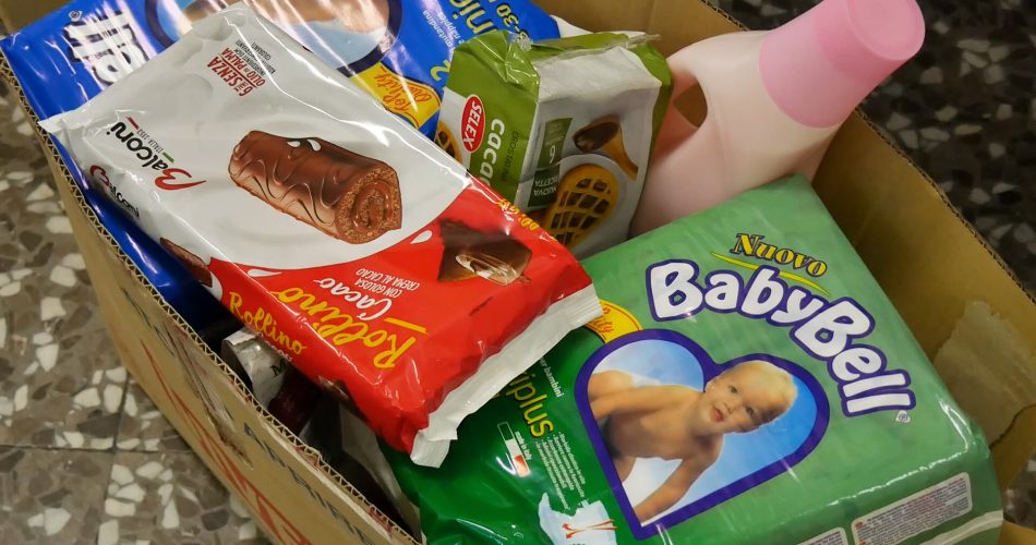 cibo pacchi solidarietà