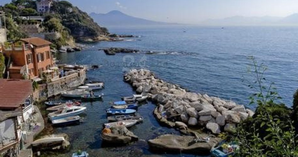 Le scogliere di Marechiaro a Napoli dove una ragazza di 16 anni, quattro mesi fa, fu violentata,