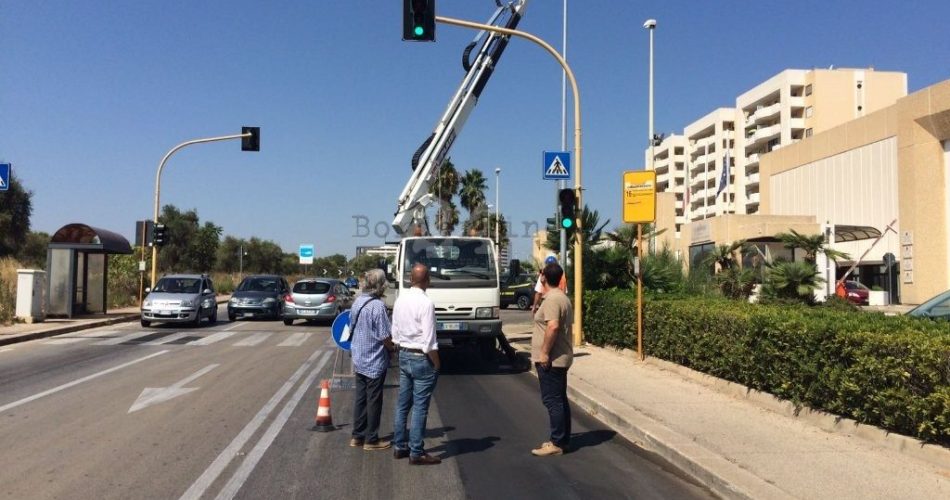 Montaggio pali della luce