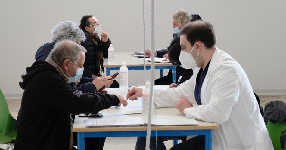 Nuovo hub Monopoli (7) vaccino