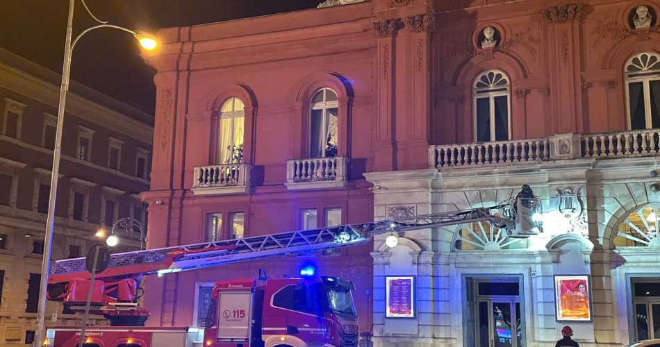 Petruzzelli vigili del fuoco