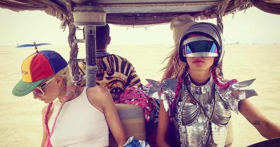 Poppy Delevingne, Cara Delevingne