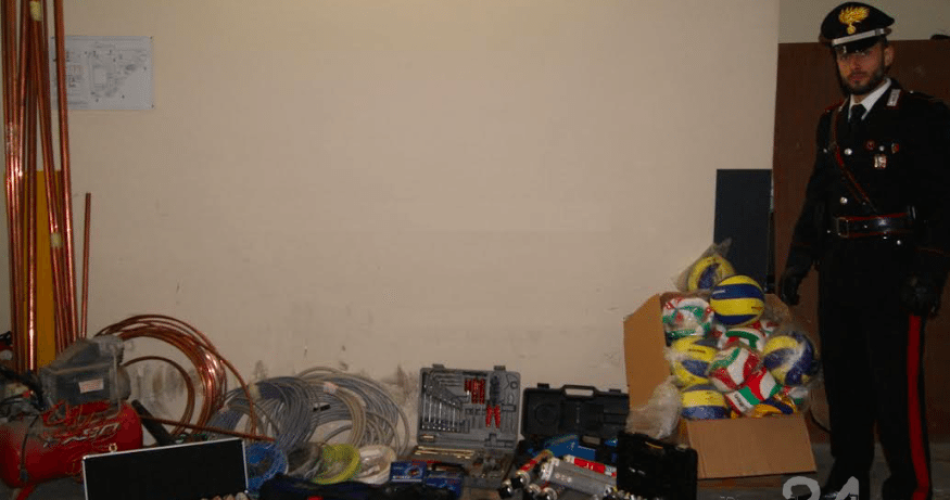 Il materiale sequestrato ai bitontini dai carabinieri