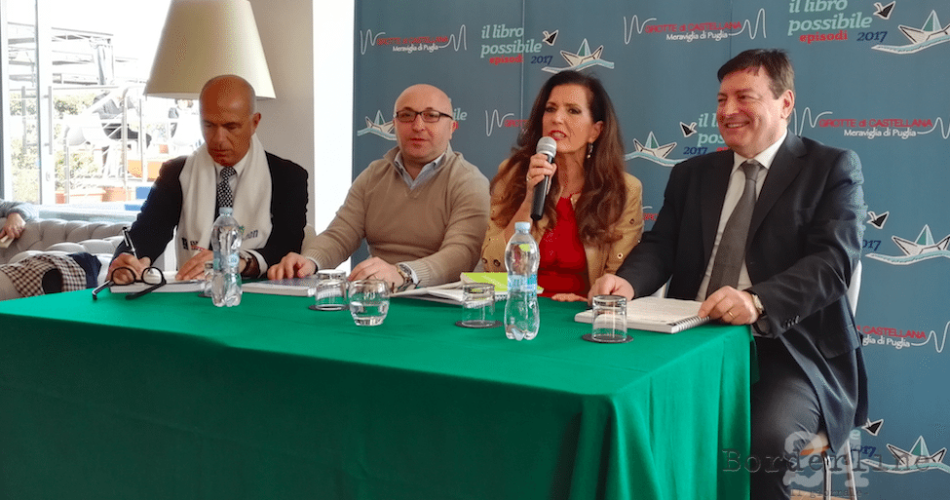 Da destra il sindaco di Castellana Franco Tricase, Rosella Santoro, e Domi Ciliberti, presidente dell'ente Grotte di Castellana