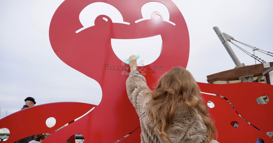 polpo mangia plastica