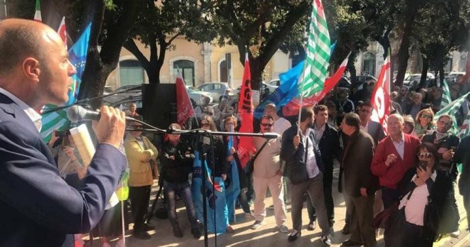 Manovra: anche a Bari sindacati in piazza